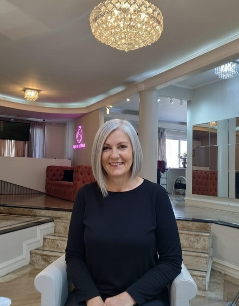 [Imagem de mulher relaxando]